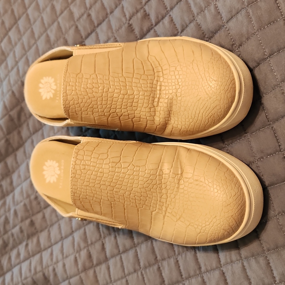 Yellow Box mules